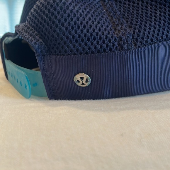 Lululemon hat - Picture 4 of 6